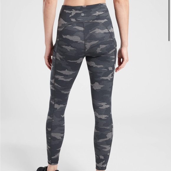 ATHLETA | Ultimate Stash Pocket Camo 7/8 Tight - Picture 2 of 9
